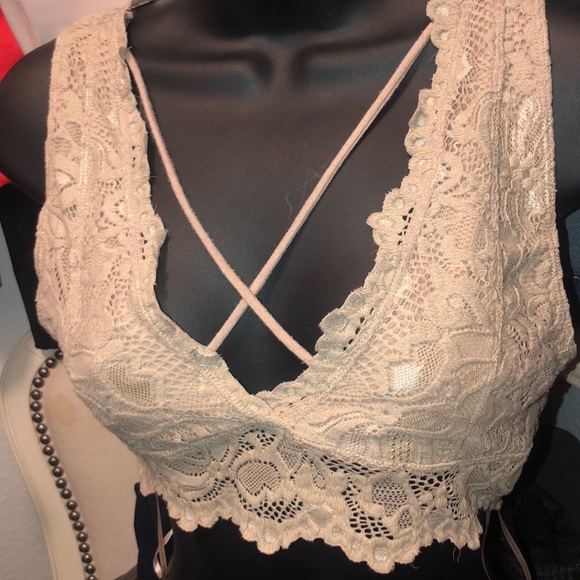 Bralette 🦋 - Picture 2 of 3